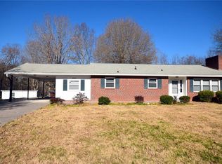 4412 Vienna Dozier Rd, Pfafftown, NC 27040