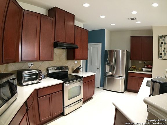 4th image of 943 Spello Cir