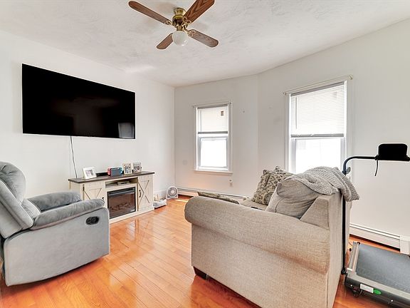 5th image of 32 Myrtle St