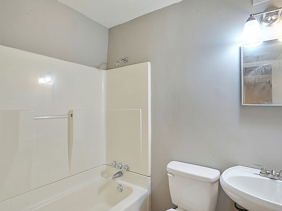 5th image of 1538 Woody Dr