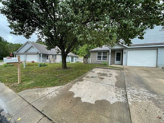 3rd image of 19 Wallingford Dr
