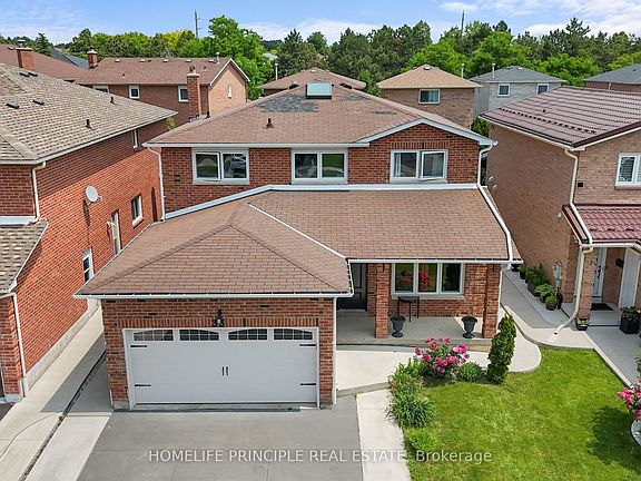 4th image of 33 Muskoka St
