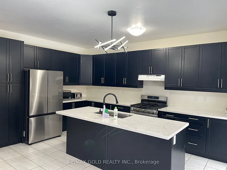 537 Veterans Dr — Photo 44