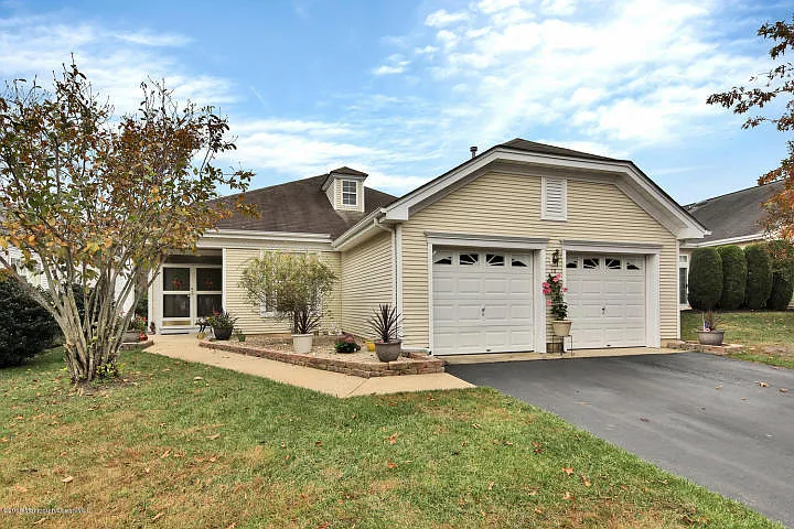 10 Bellflower Dr photo 1