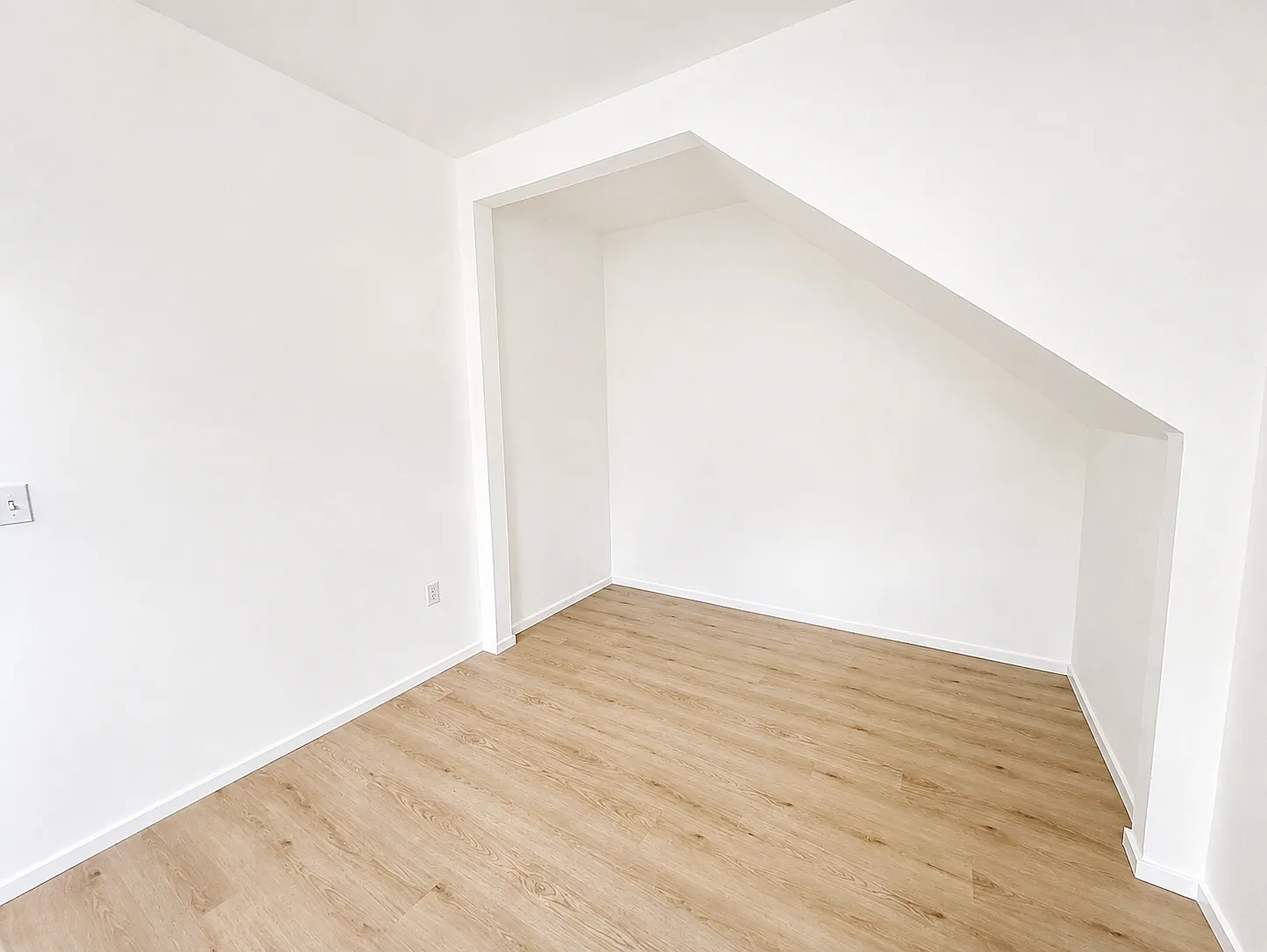 1274 N Wilton Place — Photo 2