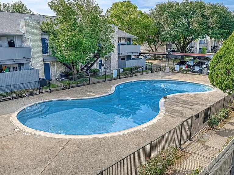 9700 Leawood Blvd #212 — Photo 19