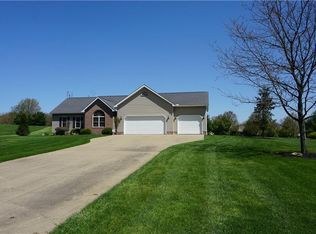 4327 Abbey Ln, Atwater, OH 44201