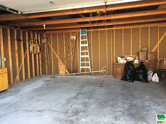 3rd image of 2035 S Royce St