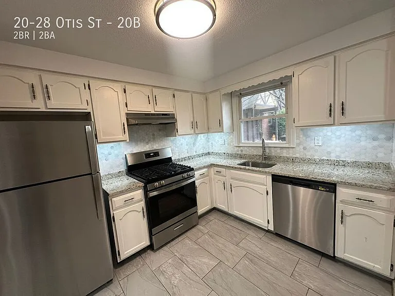 20-28 Otis St #20B — Photo 1