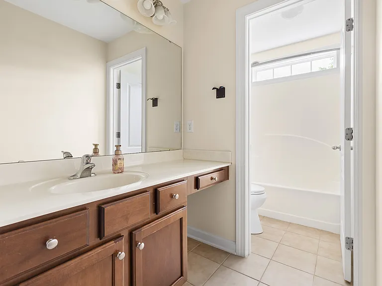 511 E Hatterleigh Ave — Photo 29
