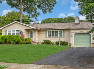 832 Castle Dr, Toms River, NJ 08753