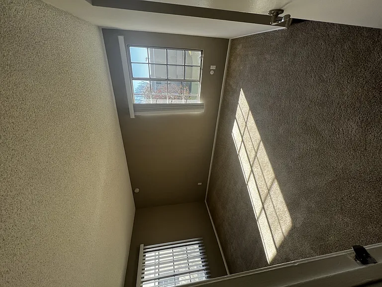 Versailles on the Lake Apartments — Photo 131