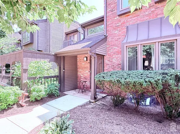 93 Riverbend Dr, North Brunswick, NJ 08902
