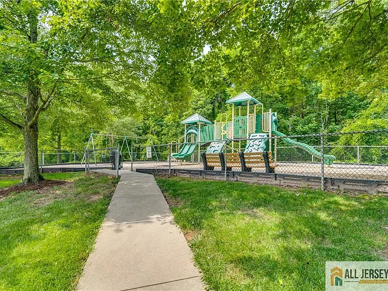 56 Coriander Dr — Photo 25