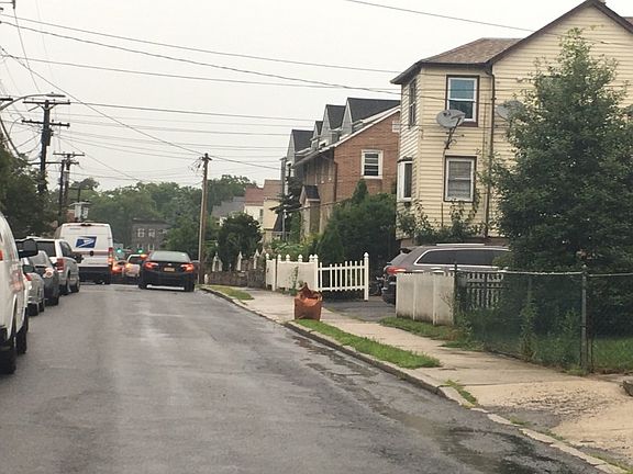 4th image of 261 Waverly Ave