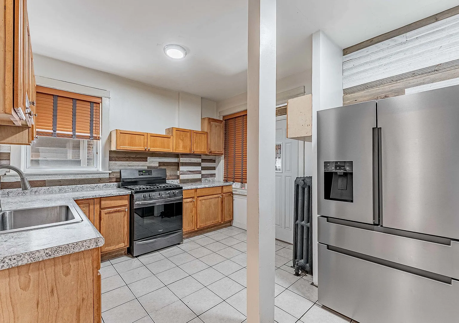3 bed, 1500 sqft, $1,590 — Photo 2