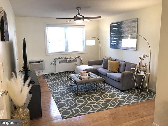 2nd image of 208 N Trenton St APT 2