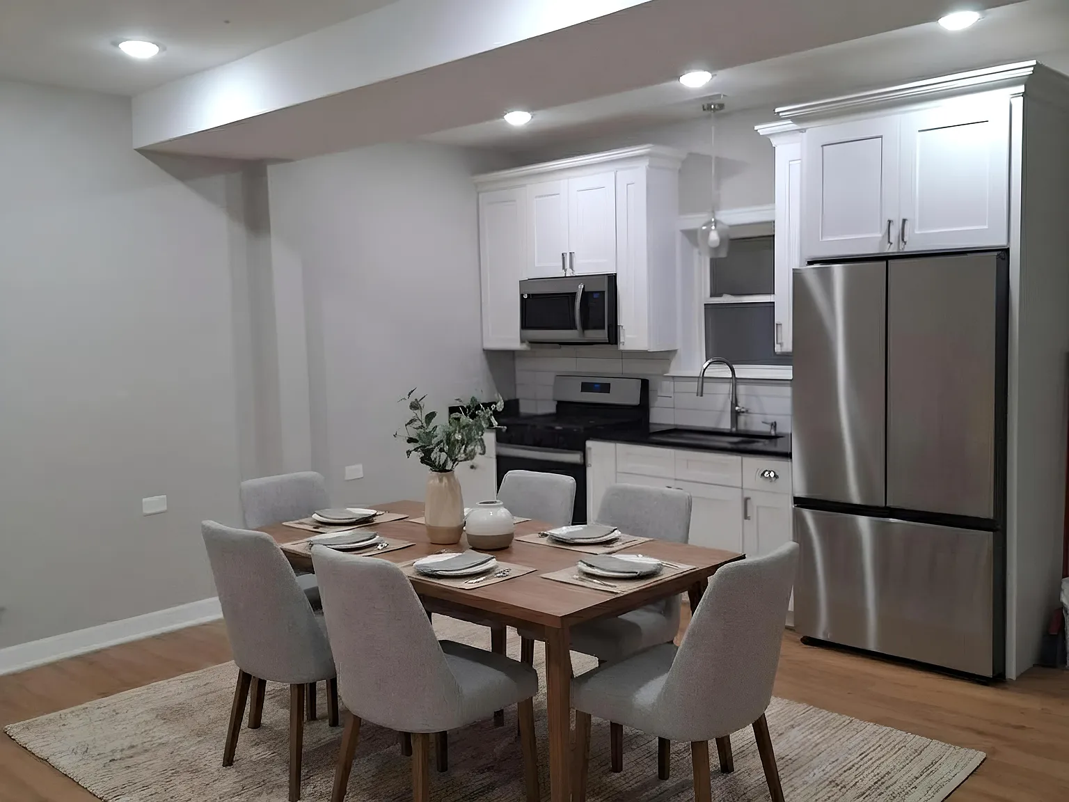 3 bed, 1300 sqft, $1,900 — Photo 2