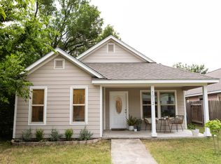 1012 4th St, Lockhart, TX 78644