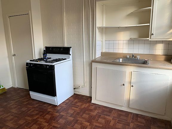 3rd image of 475 Mercer St Floor 3