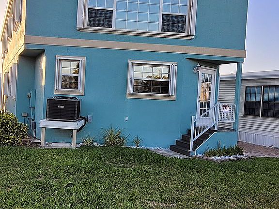 3rd image of 288 Nettles Blvd