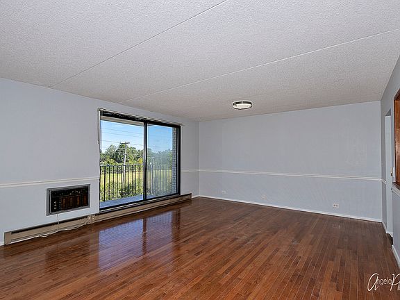 4th image of 9078 Heathwood Dr #3C