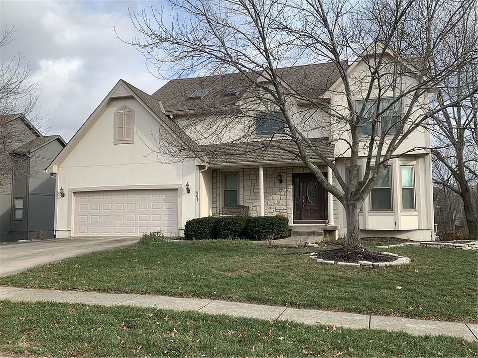 1st image of 601 SE Williamsburg Dr