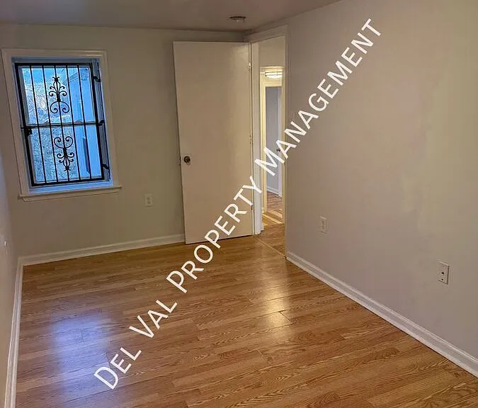 2427 N 10th St — Photo 11