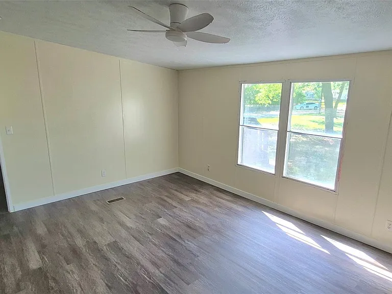 24321 Cherry Hill Dr — Photo 26