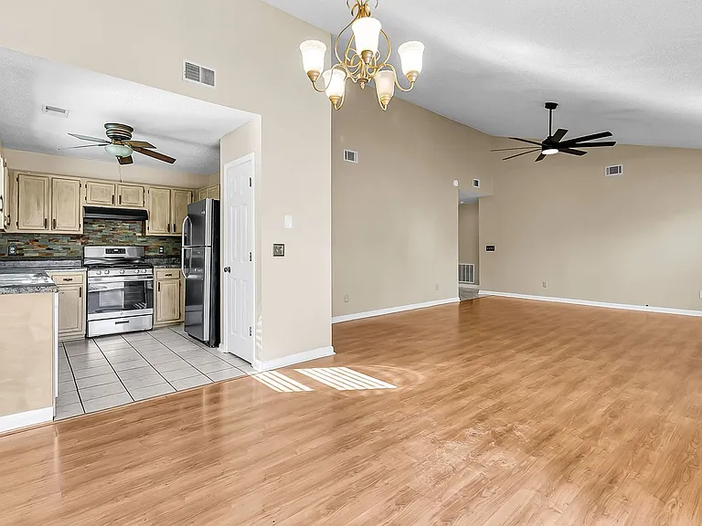 111 Hopper Dr — Photo 15