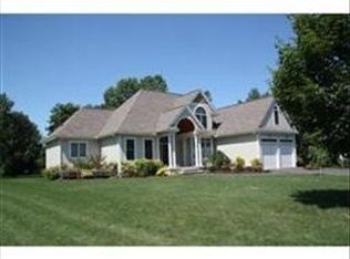 21 Hop Brook Rd, Amherst, MA 01002