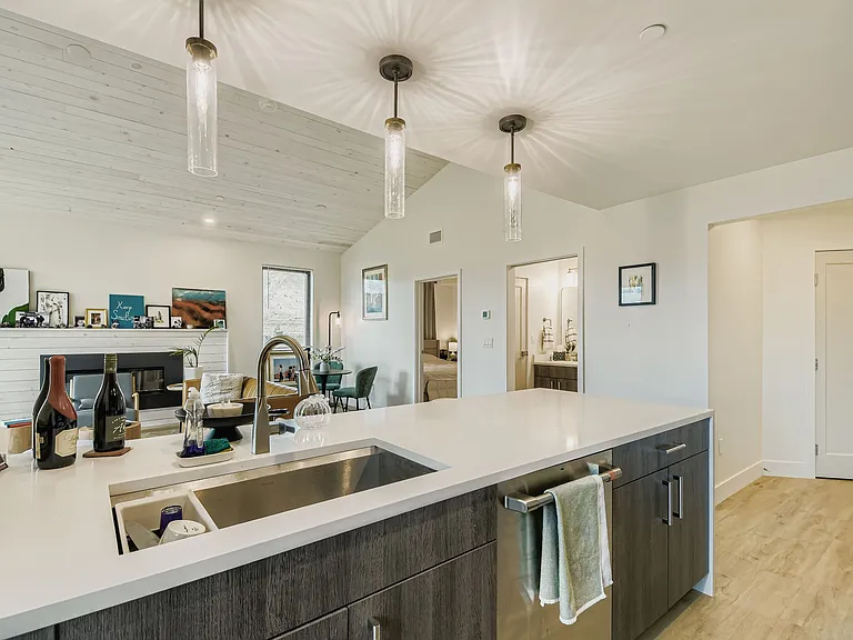 91 Mount Hope Cir #B303 — Photo 7