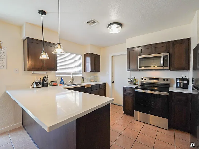 2146 S 47th Ave — Photo 21