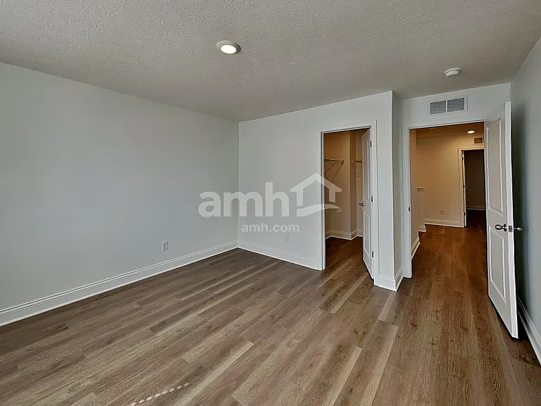 1077 Broyles Xing — Photo 15