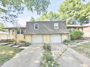 1303 SW Sunset St, Blue Springs, MO 64015