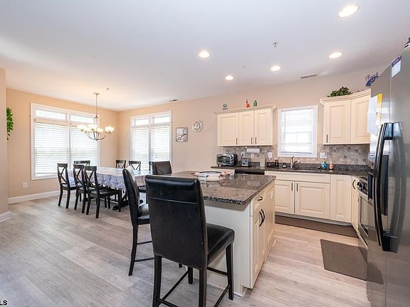2nd image of 916 Ocean Ave #2