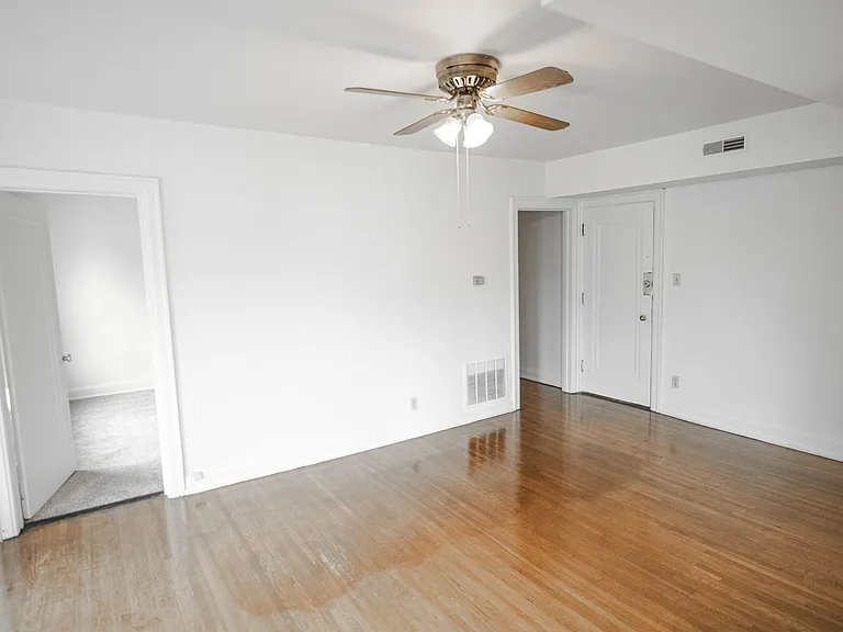 1550 E Broad St — Photo 4