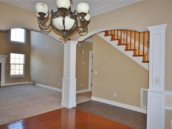 2nd image of 684 Whitcliff Dr