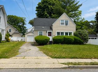 196 Rocklyn Ave, Lynbrook, NY 11563