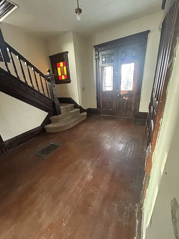 1 bed, 1.0 bath, 650 sqft, $900 — Photo 2