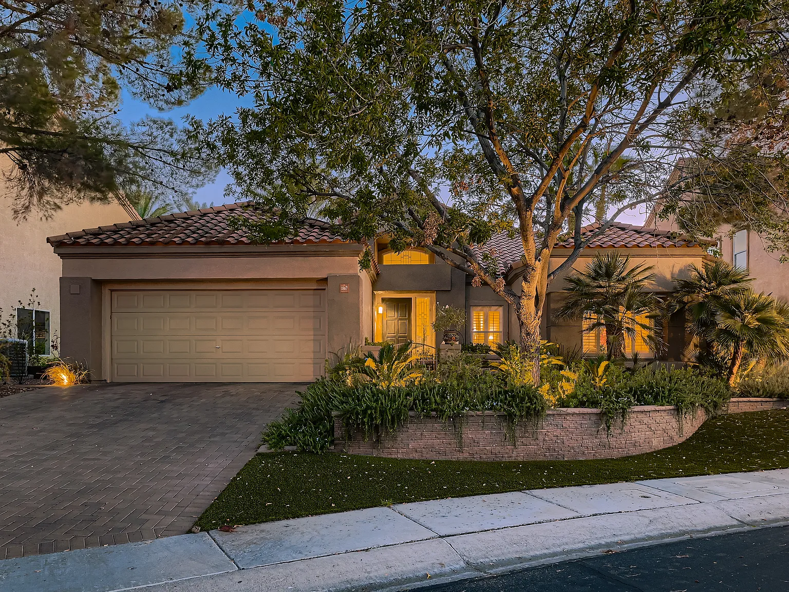 3 bed, 2.5 bath, 2216 sqft, $6,000 — Photo 1