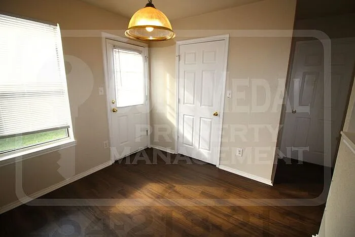 3304 Barcelona Dr — Photo 8