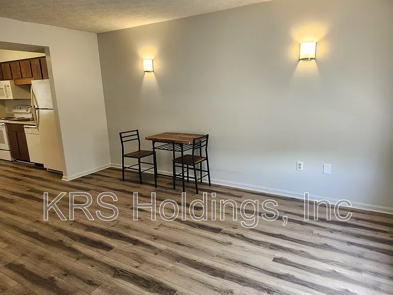 211 S Waverley St #A2 — Photo 3