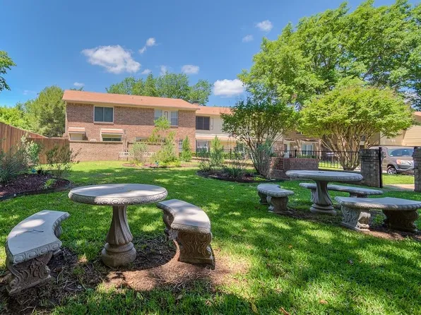 520 Pecan Acres Ct, Arlington, TX 76013