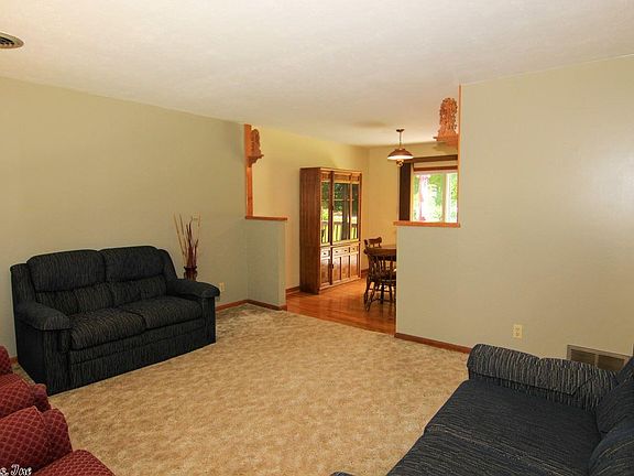 3rd image of 77 Powhatan Dr