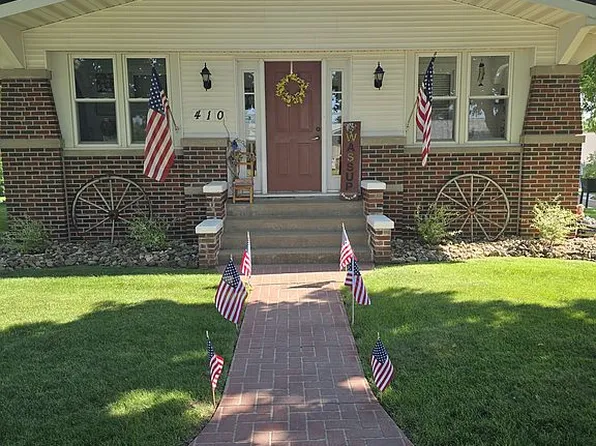 410 W 1st St, Mechanicsville, IA 52306