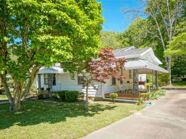 54 E Stephens St, Winder, GA 30680