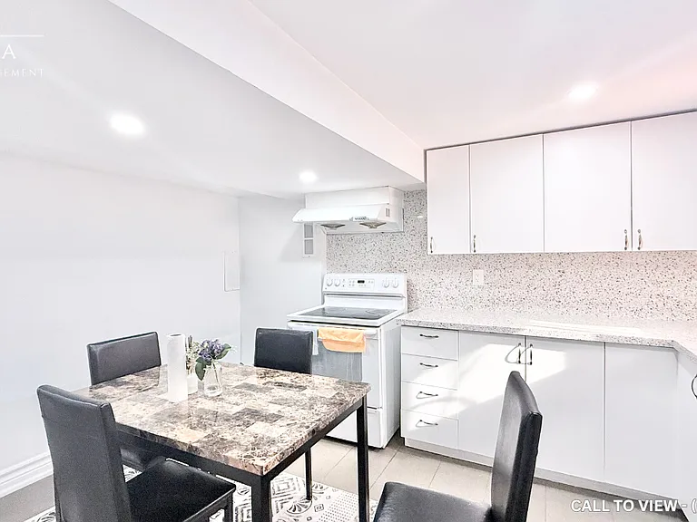 48 Parkington Cres #2 — Photo 2