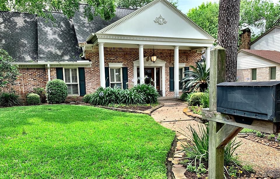 1st image of 827 Thornvine Ln
