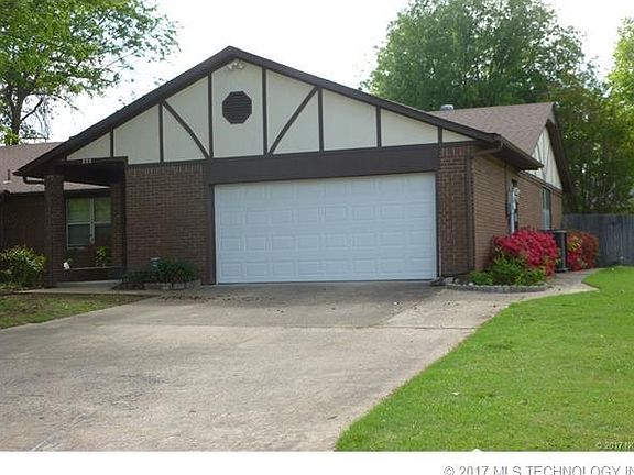 2nd image of 225 Bel Aire Pl